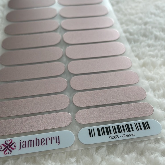 (Jamberry) “Chasse” Solid Satin Nail Wraps - Picture 3 of 3
